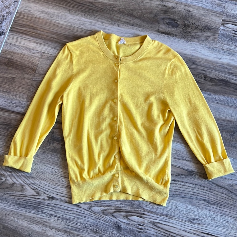 ❤️ J crew medium yellow button down cardigan